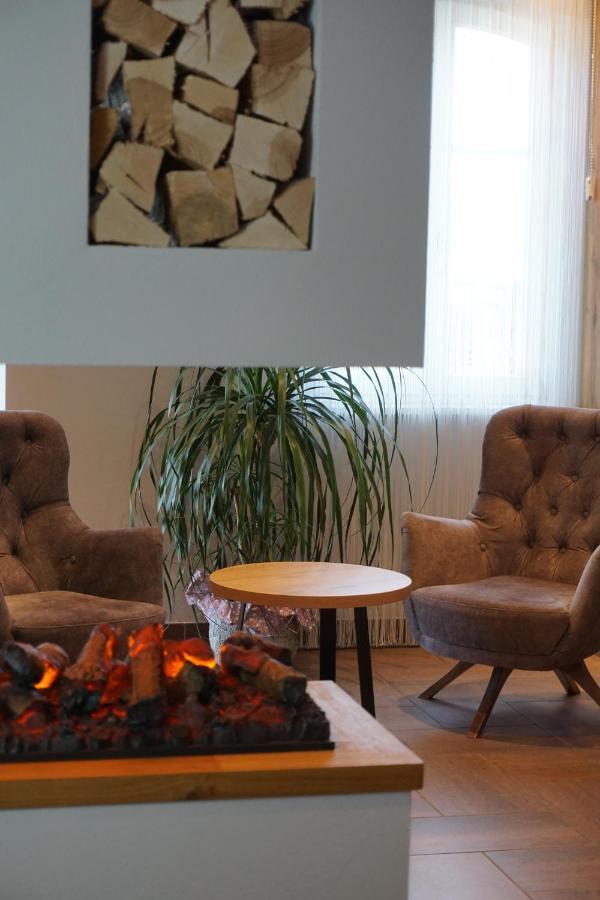 Hotel Gruener Baum Кауфбойрен Экстерьер фото