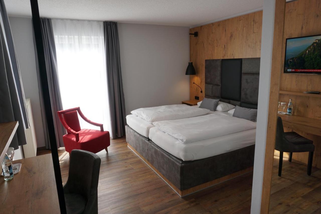 Hotel Gruener Baum Кауфбойрен Экстерьер фото