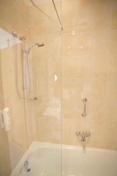 Hotel Gruener Baum Кауфбойрен Экстерьер фото