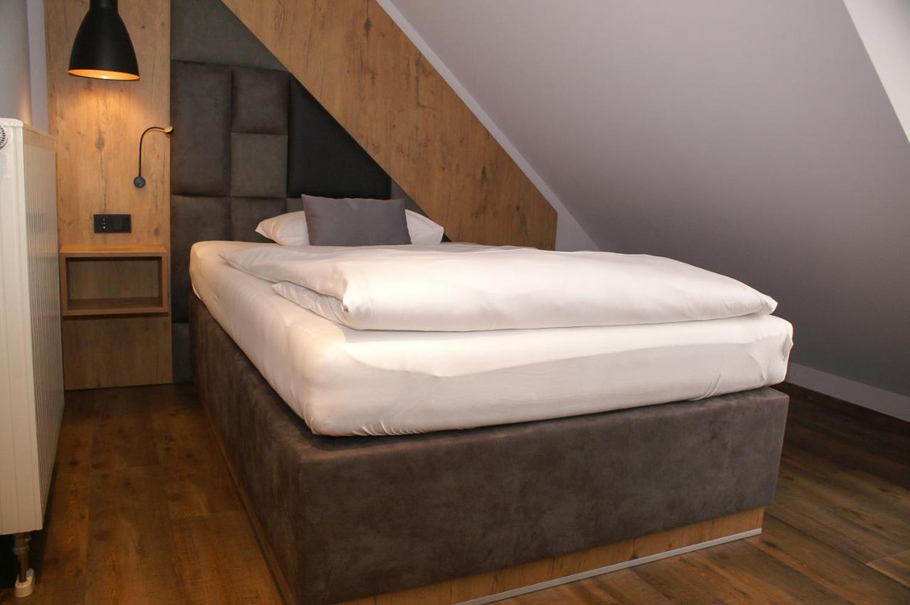 Hotel Gruener Baum Кауфбойрен Экстерьер фото