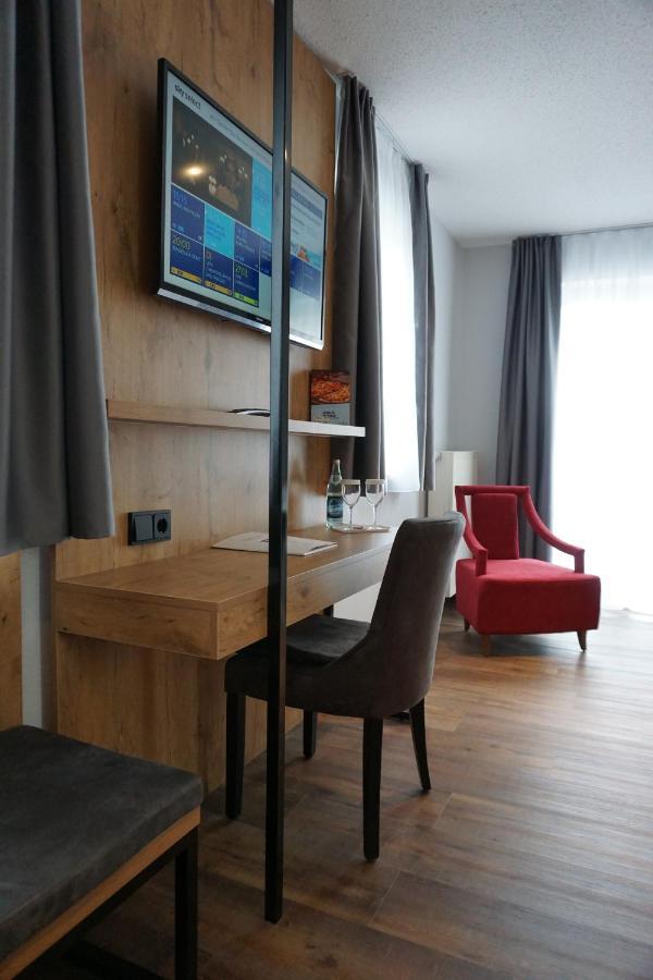 Hotel Gruener Baum Кауфбойрен Экстерьер фото