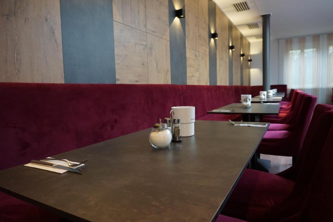 Hotel Gruener Baum Кауфбойрен Экстерьер фото